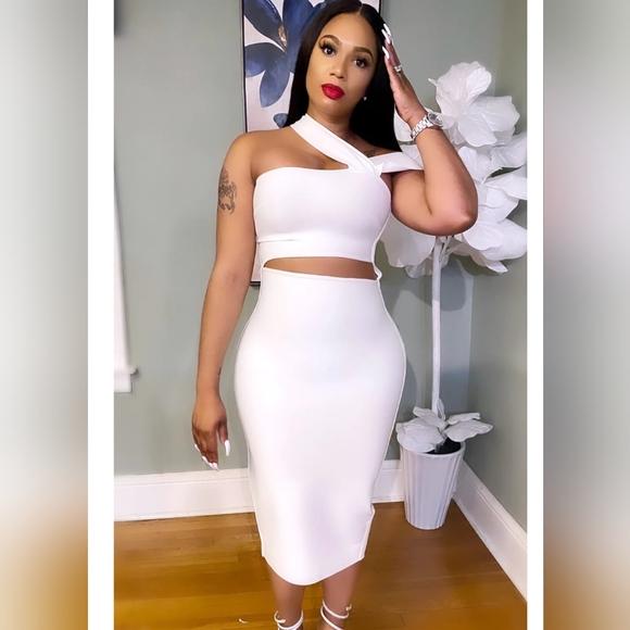 Dress - Picture 3 of 3